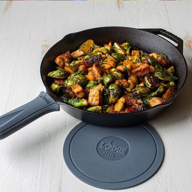 Lodge Red Hot Holder Heat Protecting Silicone Cast Iron Skillets with  Keyhole Handle 